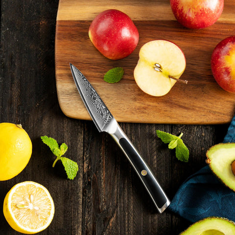Sunnecko Damascus pattern blade view reveals craft and durability.