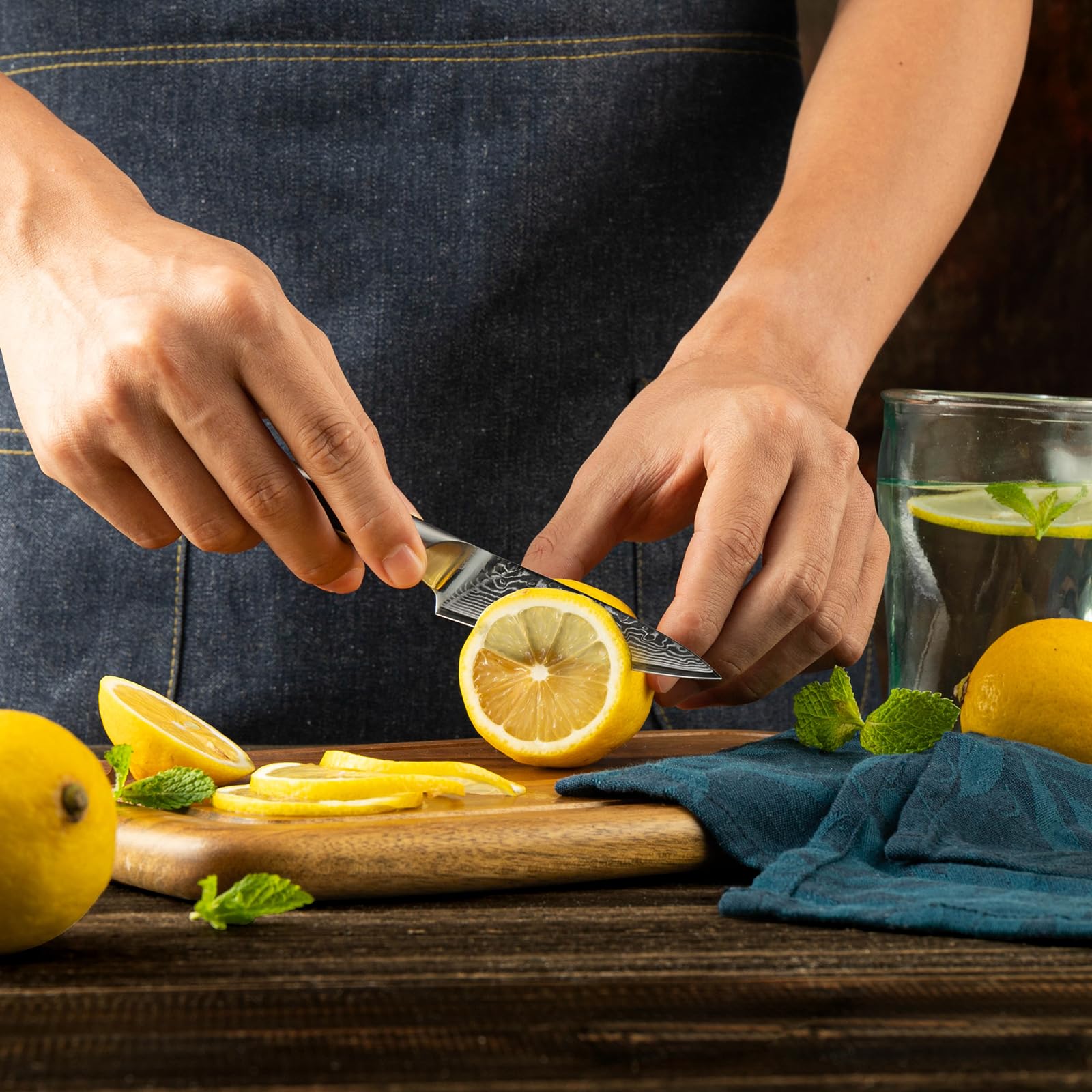 Sunnecko kitchen knife ergonomic full-tang design offers balanced chopping.