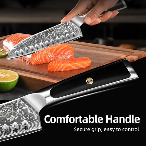 Sunnecko Santoku 7-inch blade slices vegetables and meat clearly.