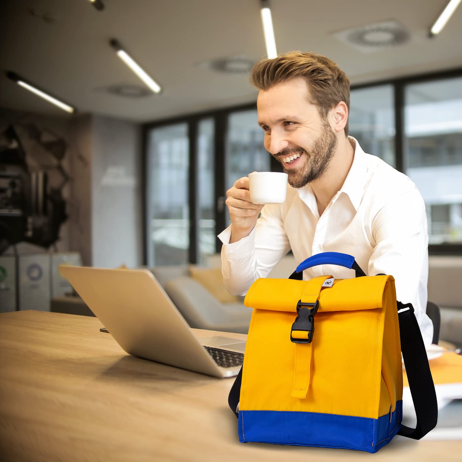 Sunny Bird detachable shoulder strap enables hands-free carrying