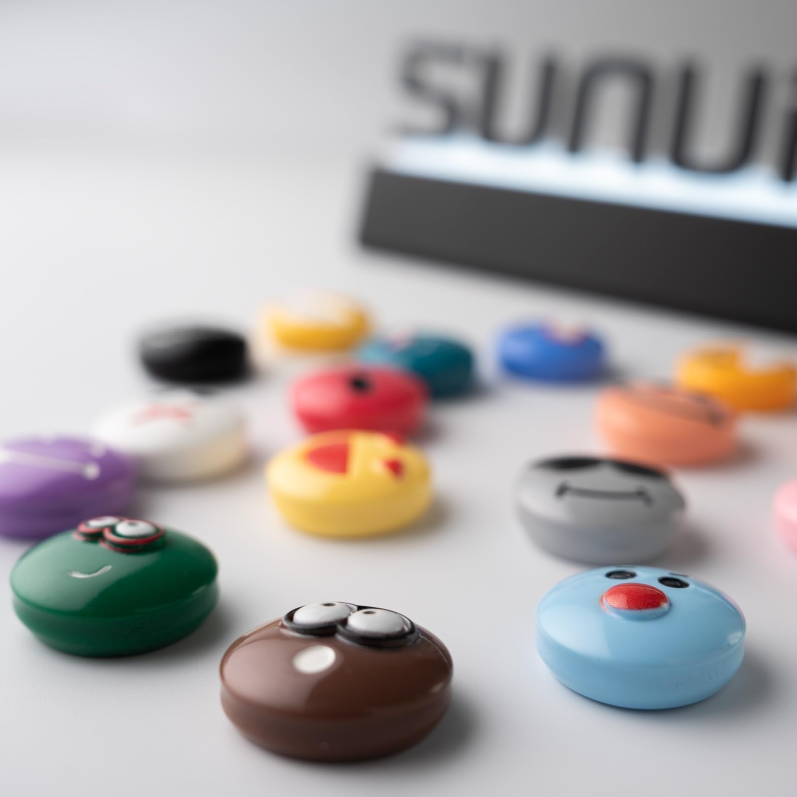 SUNURS 9-pack curated designs displayed on fridge or whiteboard for quick notes.