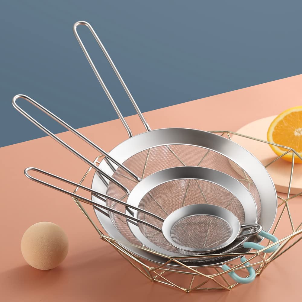 Sunwukin hanging loop keeps the strainer ready for use.
