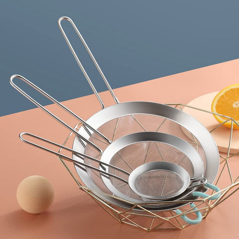 Sunwukin hanging loop keeps the strainer ready for use.