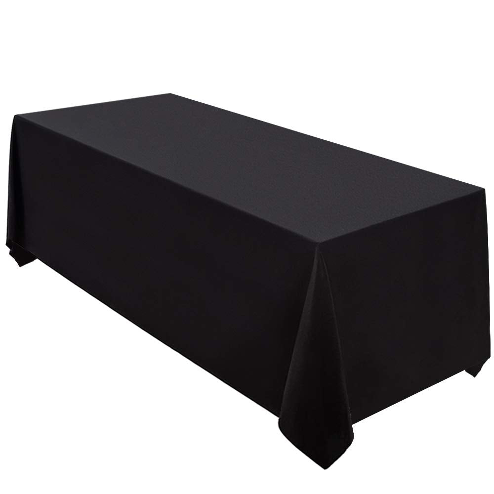 Surmente black tablecloth 90x132 covers rectangular tables with a sleek banquet look.