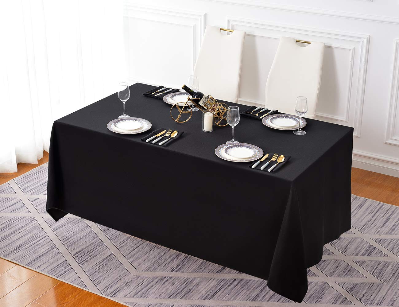 Surmente easy-care black tablecloth enhances quick cleanup