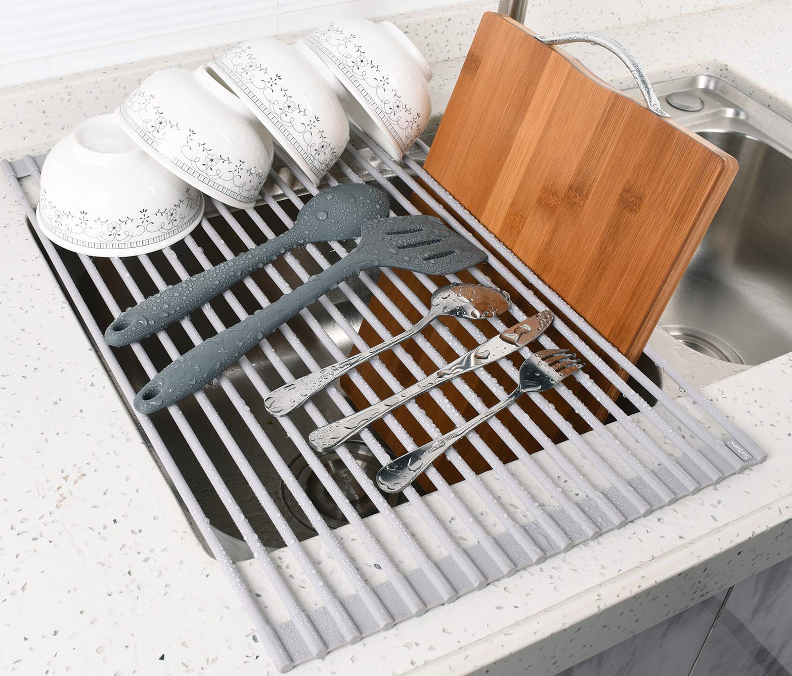 Surpahs roll-up rack demonstrates wide fit for sinks up to 16.5 inches.