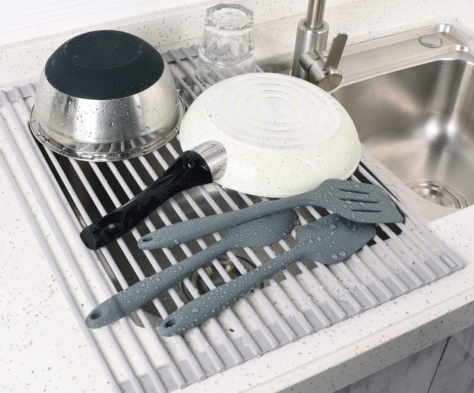 Surpahs silicone-coated stainless steel rails stay rust-free and glassware-safe
