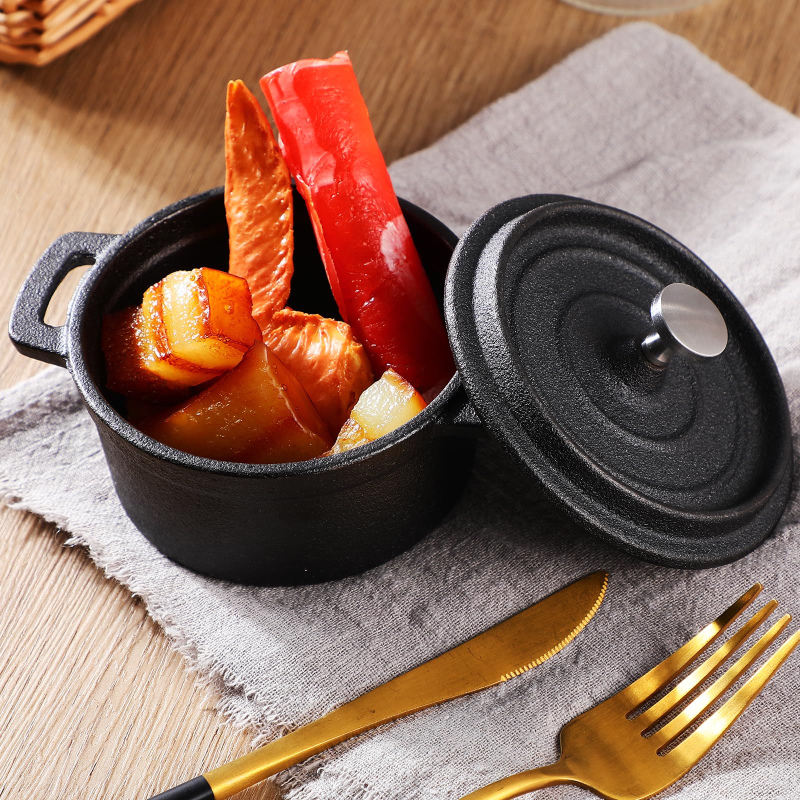 Suttmin cast iron dutch oven close-up highlighting a durable black finish.