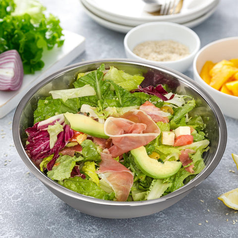 Suwimut deep bowl design helps prevent splashes during mixing.