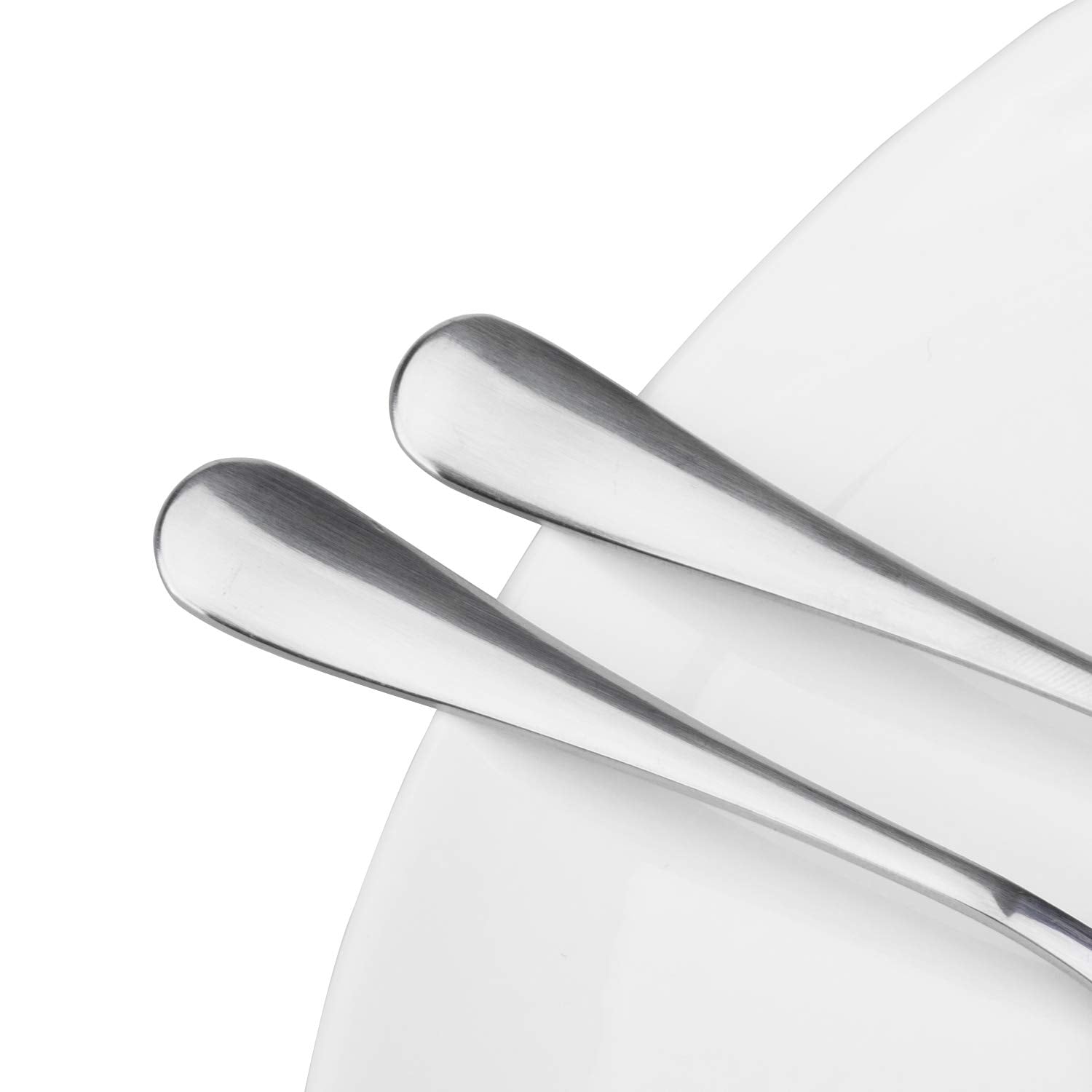 Suwimut 30-piece set shown with dessert bowls, versatile for gatherings.