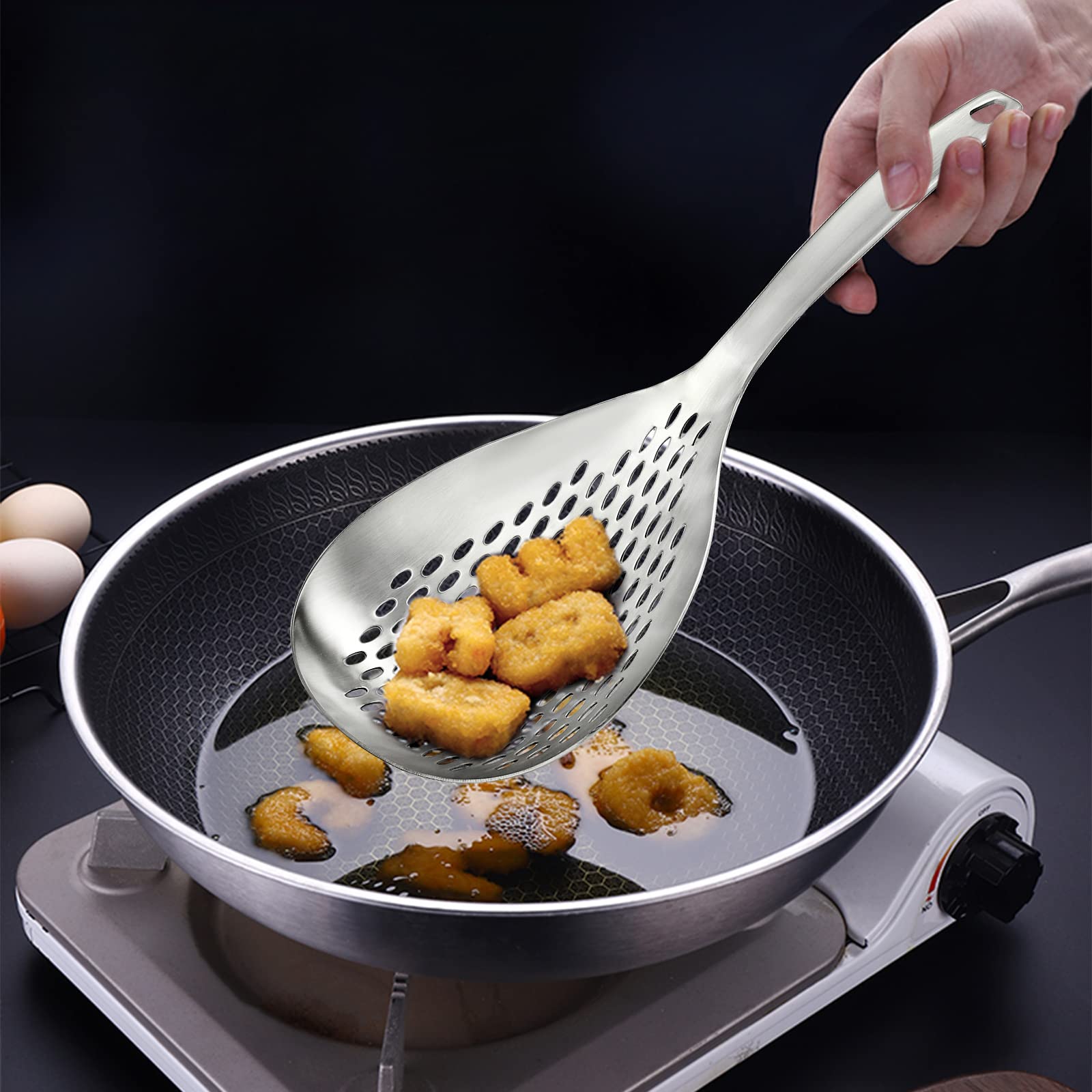 Suwimut large-capacity skimmer quickly lifts batches of food safely.