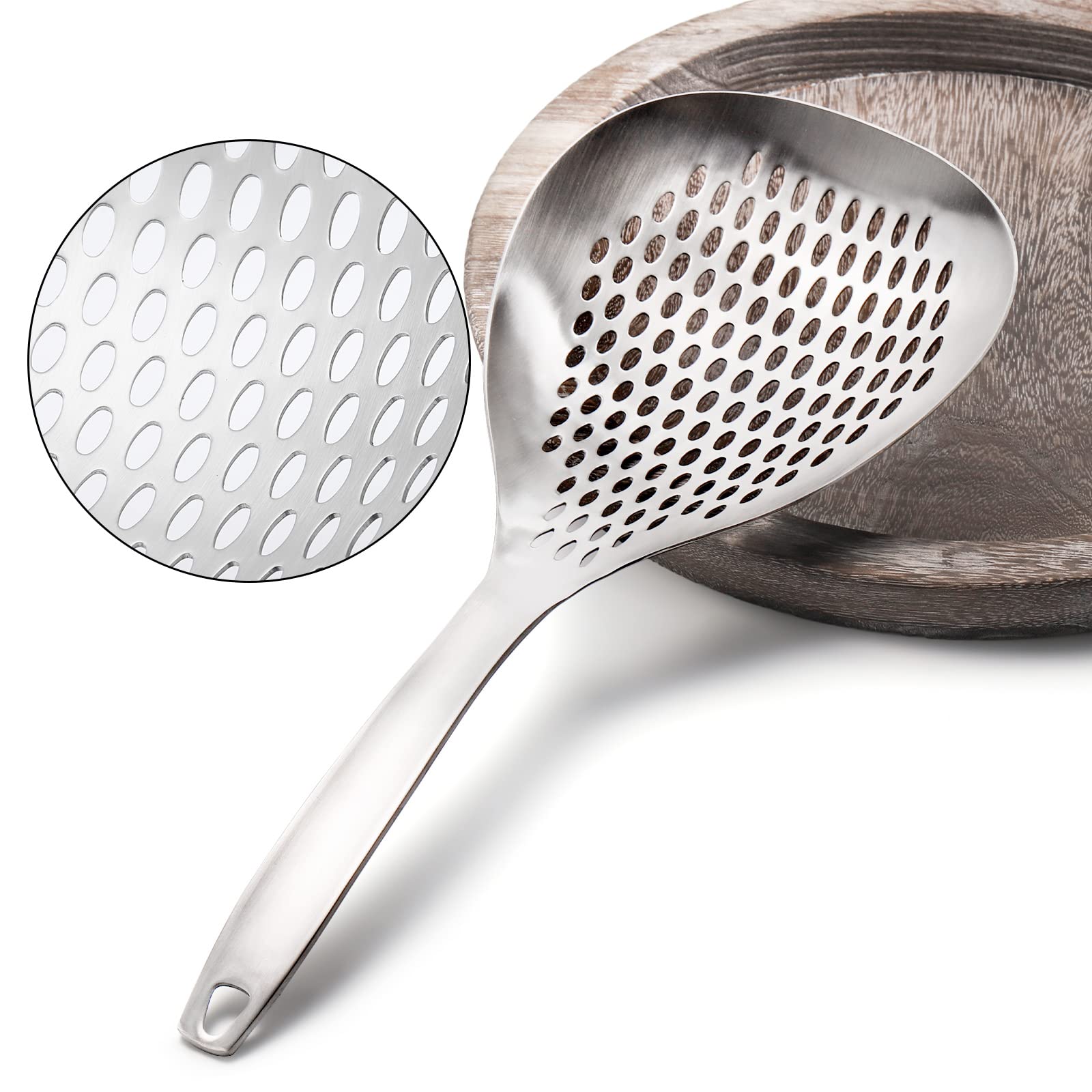 Suwimut ergonomic handle provides comfortable grip during frying and draining.
