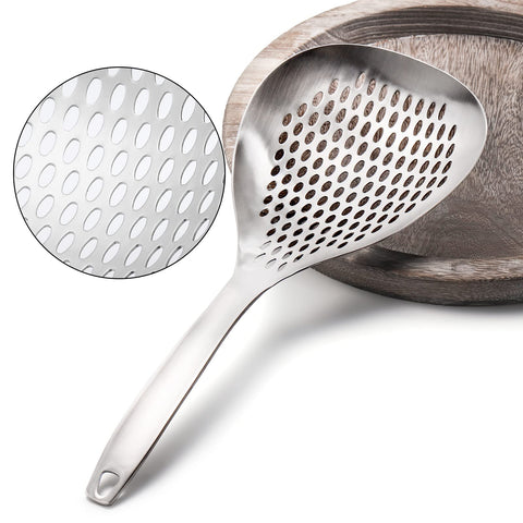 Suwimut ergonomic handle provides comfortable grip during frying and draining.