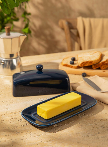 Sweese center-ridges butter keeper keeps butter centered and neat.