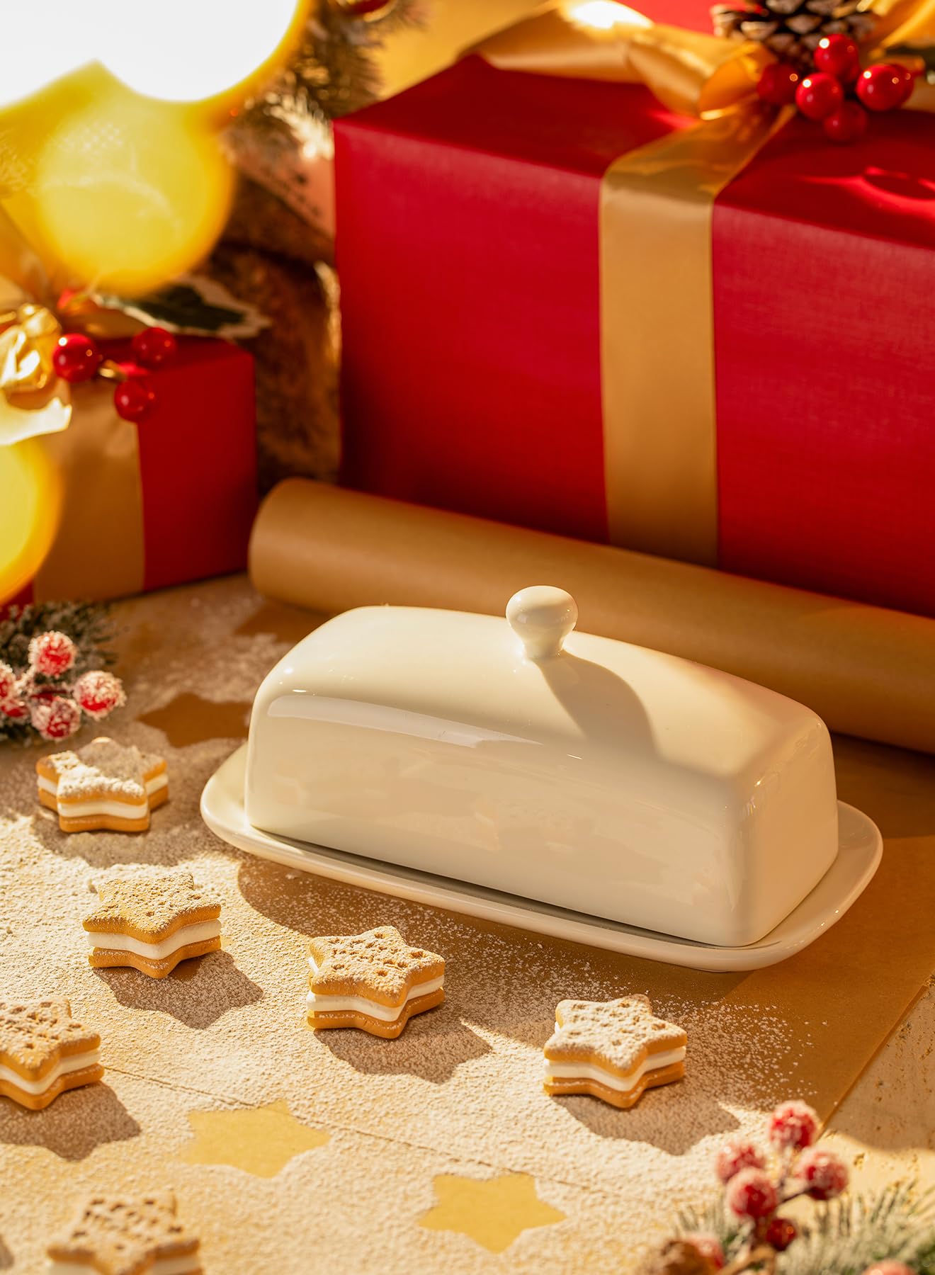 Sweese butter dish round knob provides easy lifting, even with wet hands.