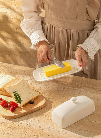 Sweese kitchen-ready butter dish offers convenient butter storage.