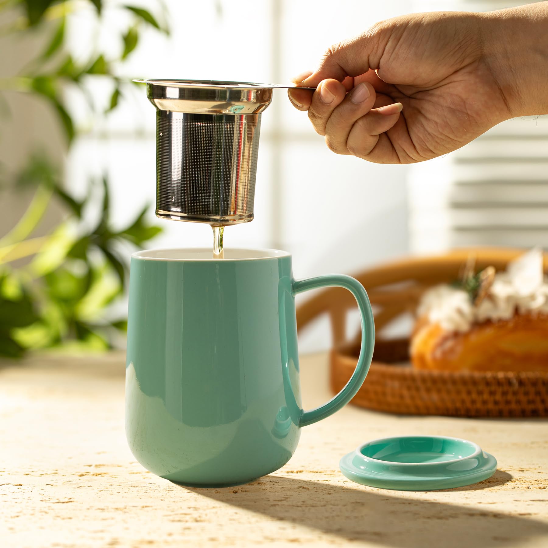 Sweese tea mug infuser closeup showing the built‑in infuser.