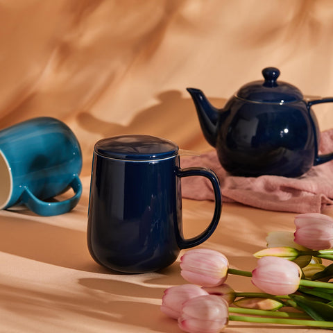 Sweese tea mug with lid preserves aroma and heat during tea-breaks