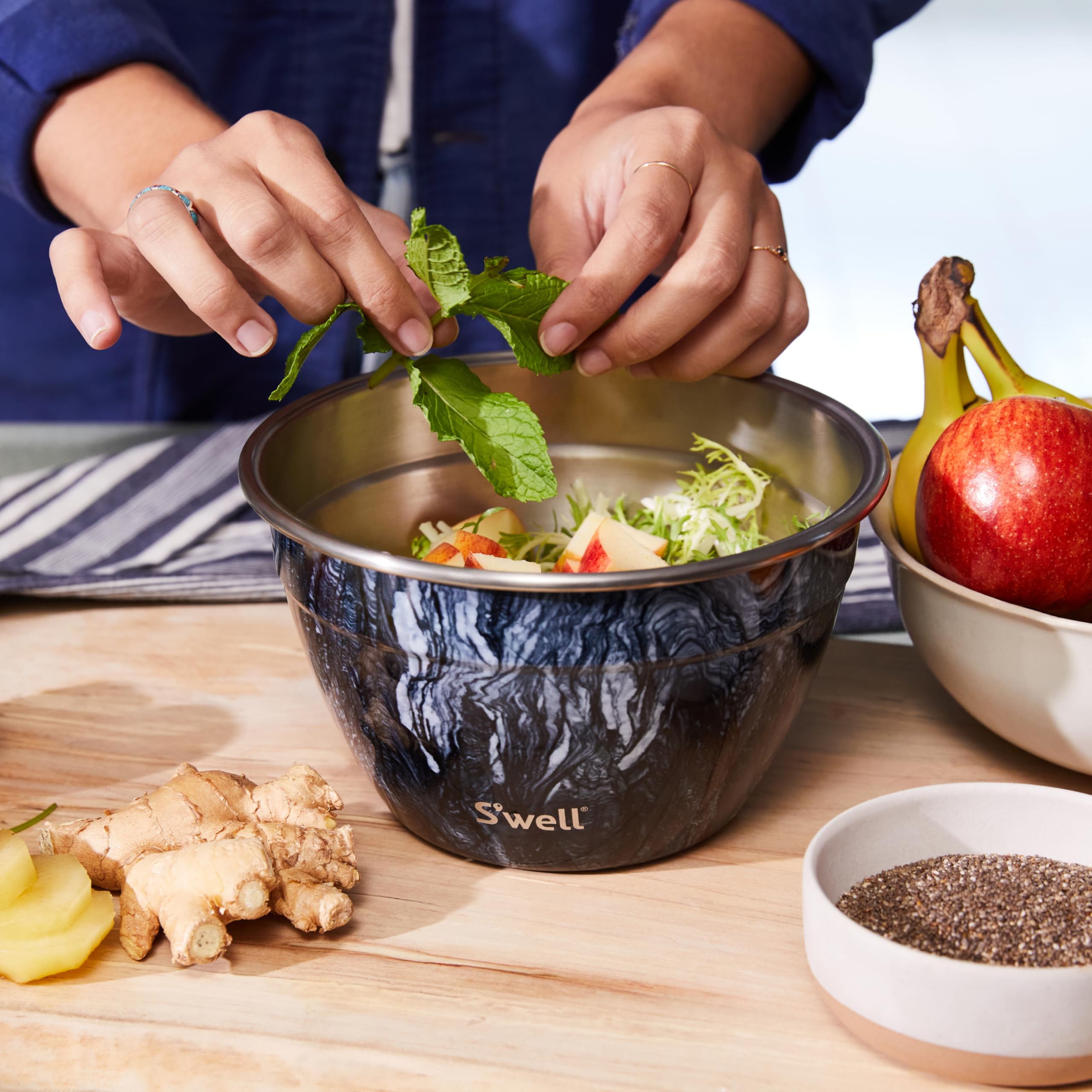 Azurite finish on the S'well kit adds bold style to meals.
