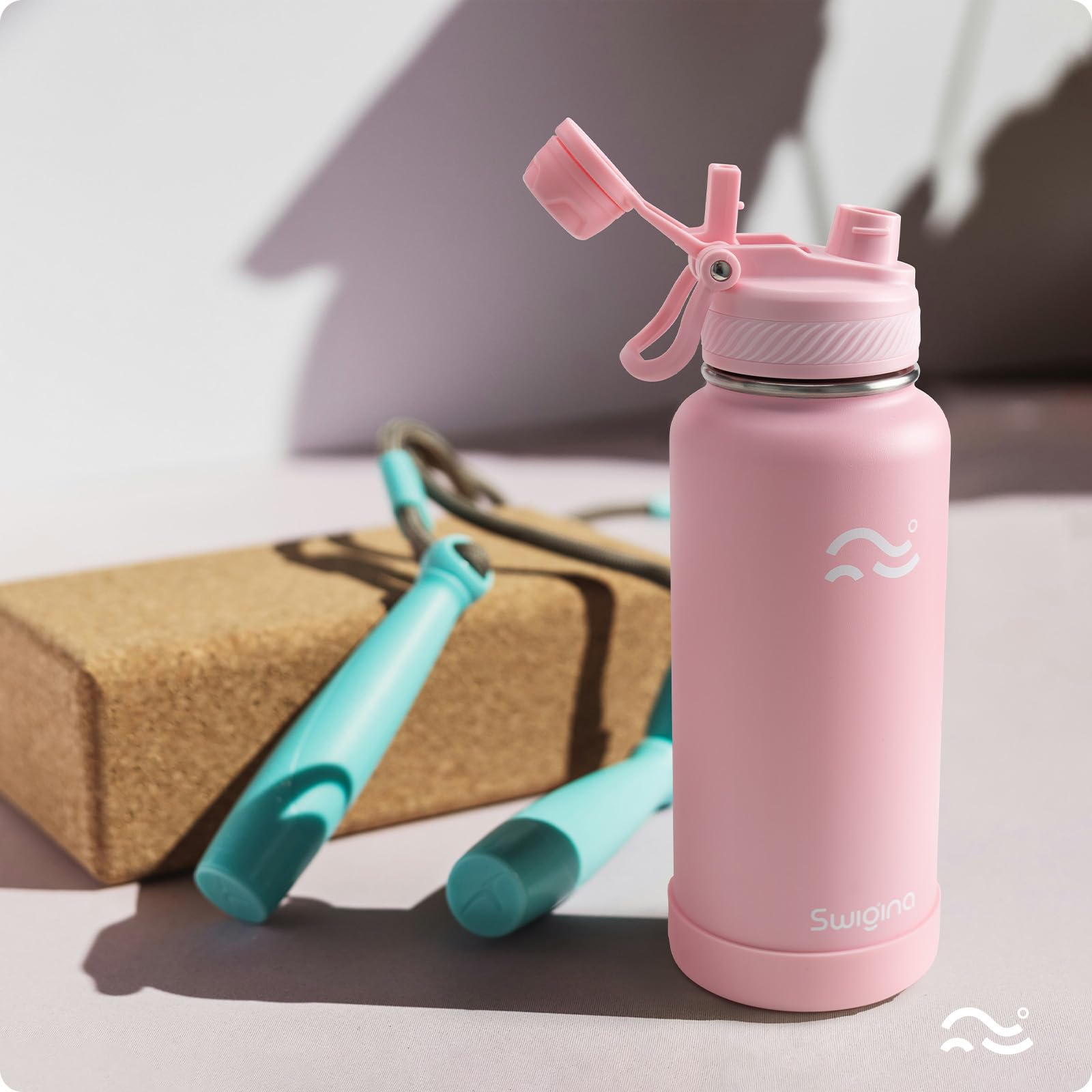 Swigina double-wall insulation preserves cold and hot beverages longer.