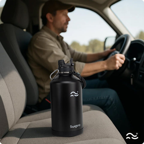 Swigina leak-proof lid with carabiner locks to prevent spills.