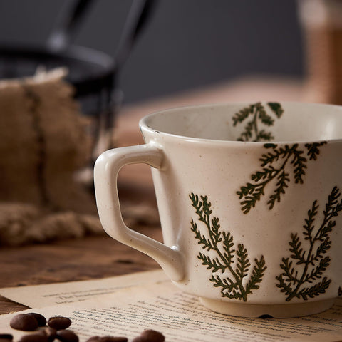 Swuut mugs with large handles for comfortable latte moments.