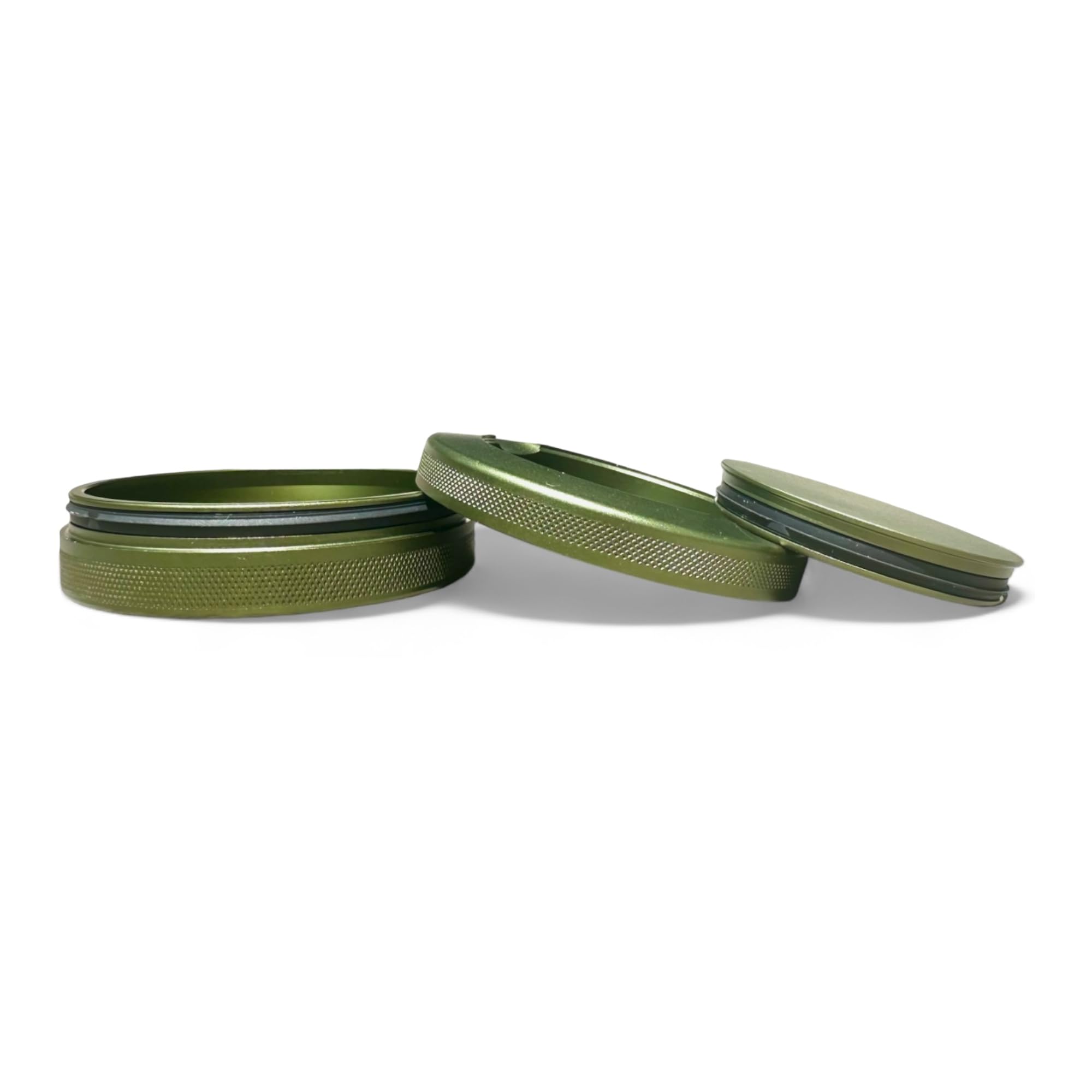 Syn Tin Edition 017 America dual-compartment design keeps items separated and accessible