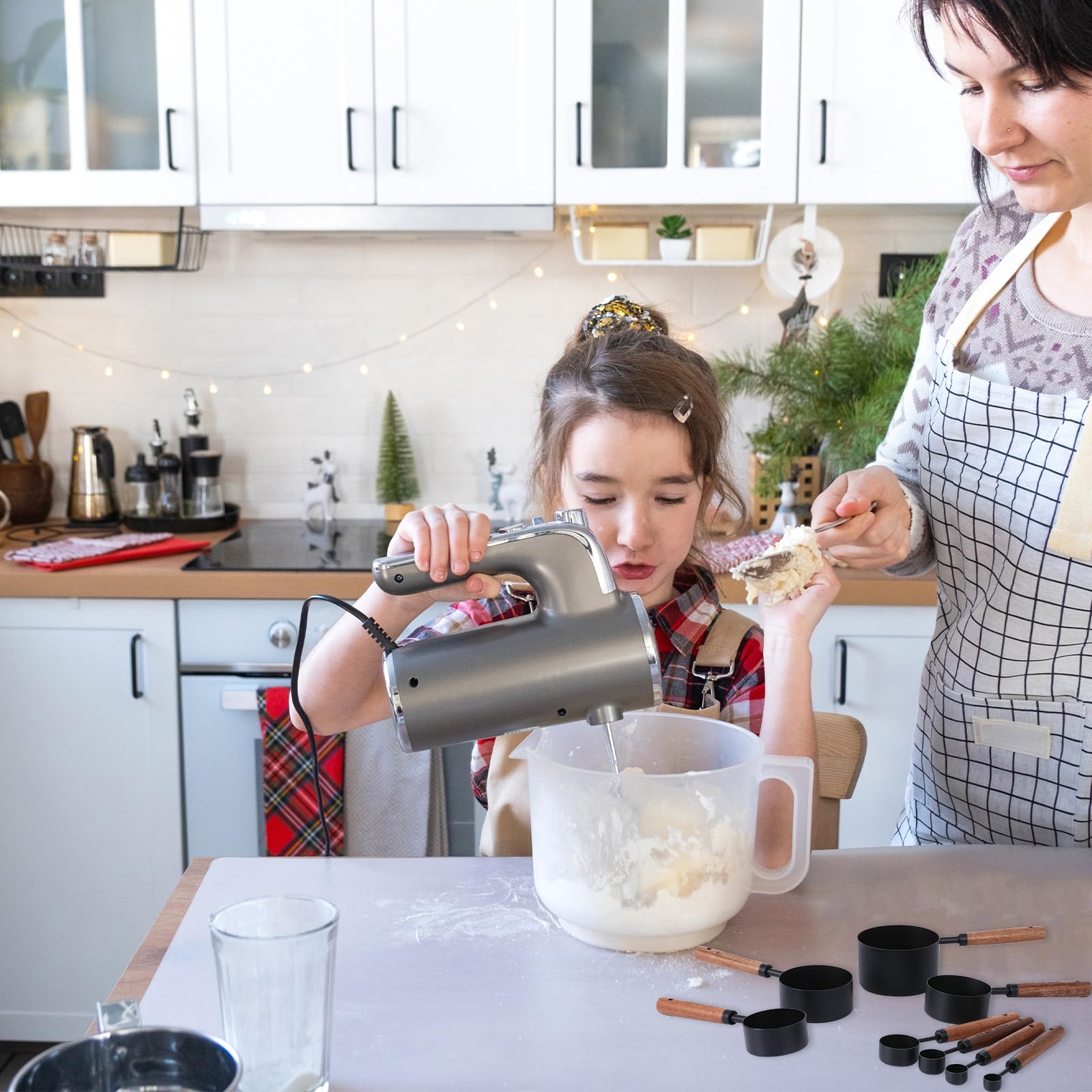 Elegant 8-piece set ready for versatile measuring in everyday cooking.