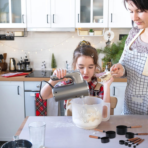 Elegant 8-piece set ready for versatile measuring in everyday cooking.