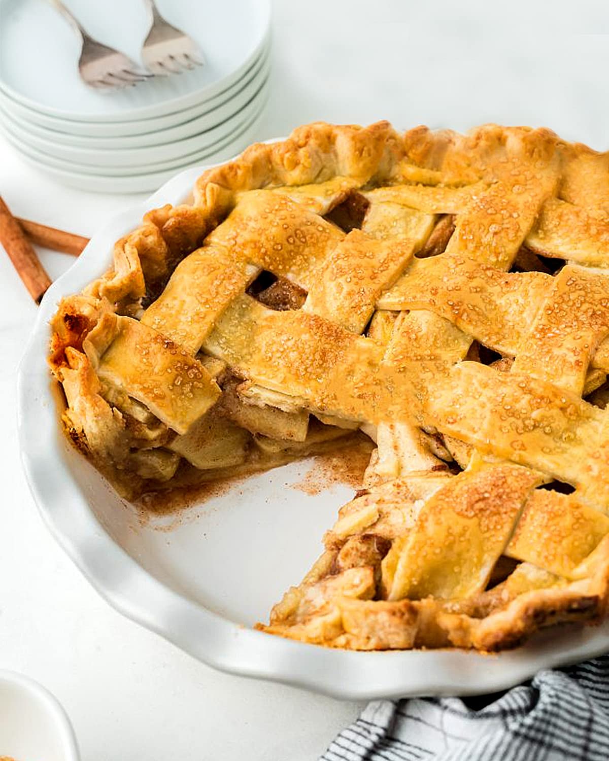 Taeochiy even-heat mini pie dish distributes heat for crisp crusts