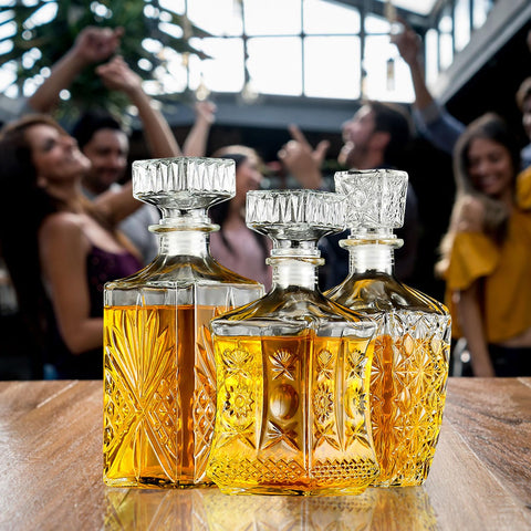 TAEYONK premium glass decanter highlighting brightness and durability