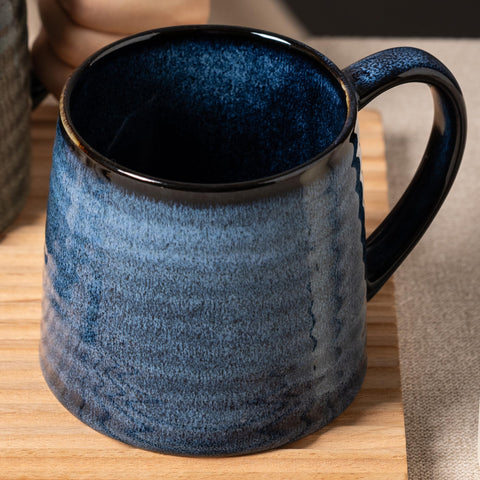 TaoTaojarvie wide-bottom mug provides stable balance for hot drinks.