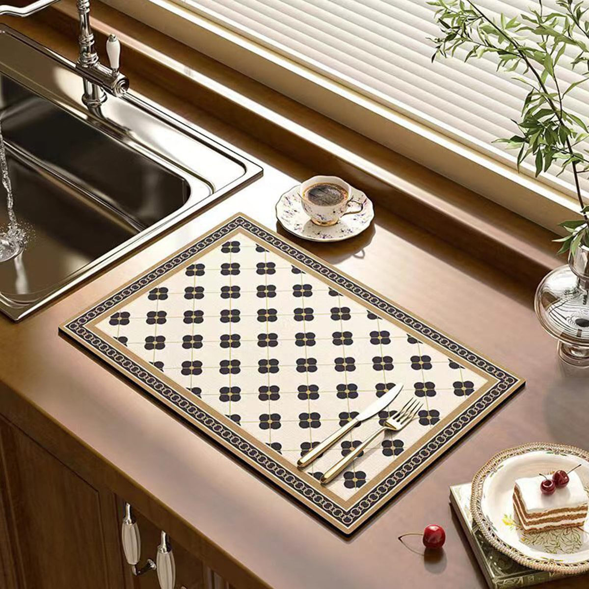 Tatibana dish drying mat shows absorbent surface soaking up water quickly.