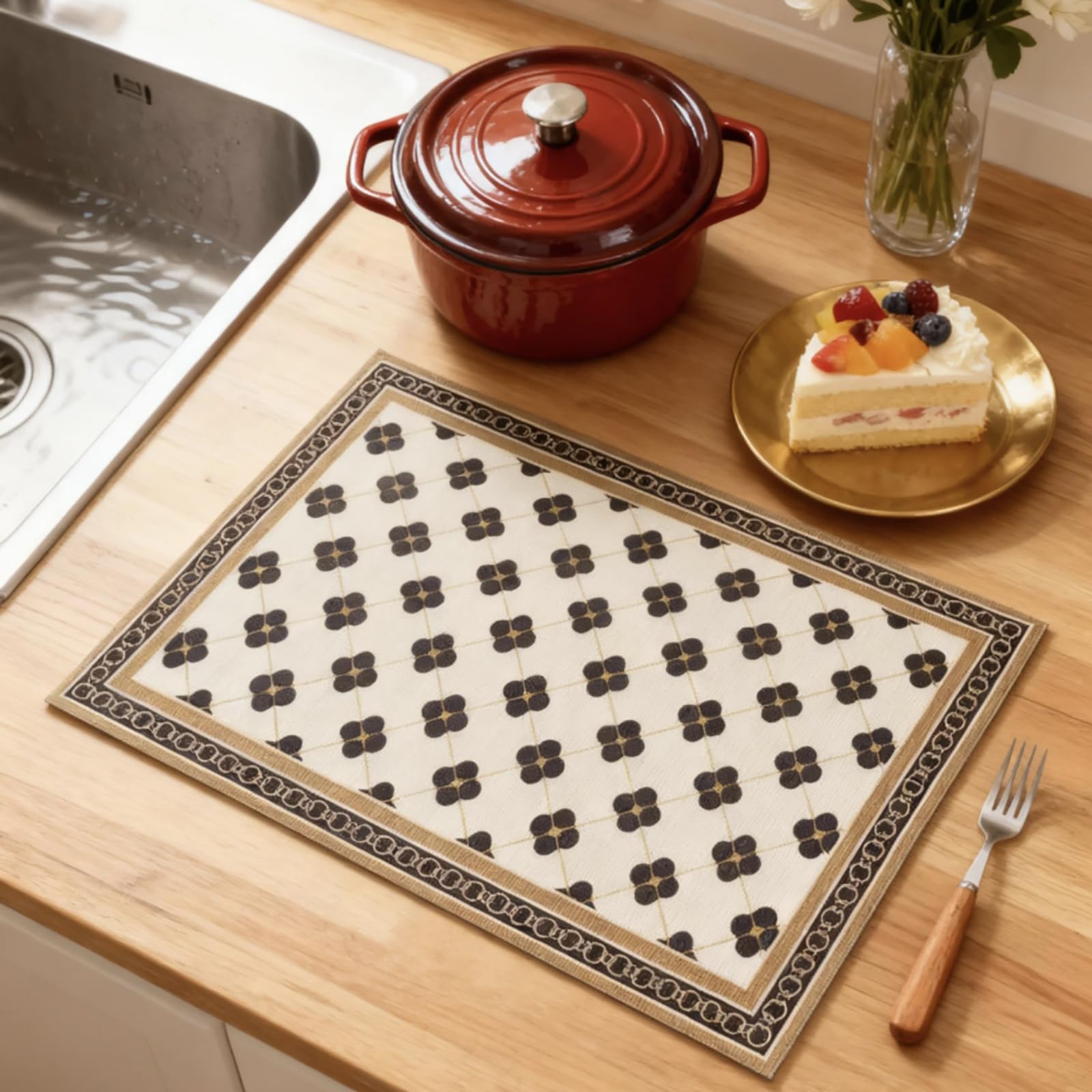 Tatibana dish drying mat large surface fits dish rack and jars.