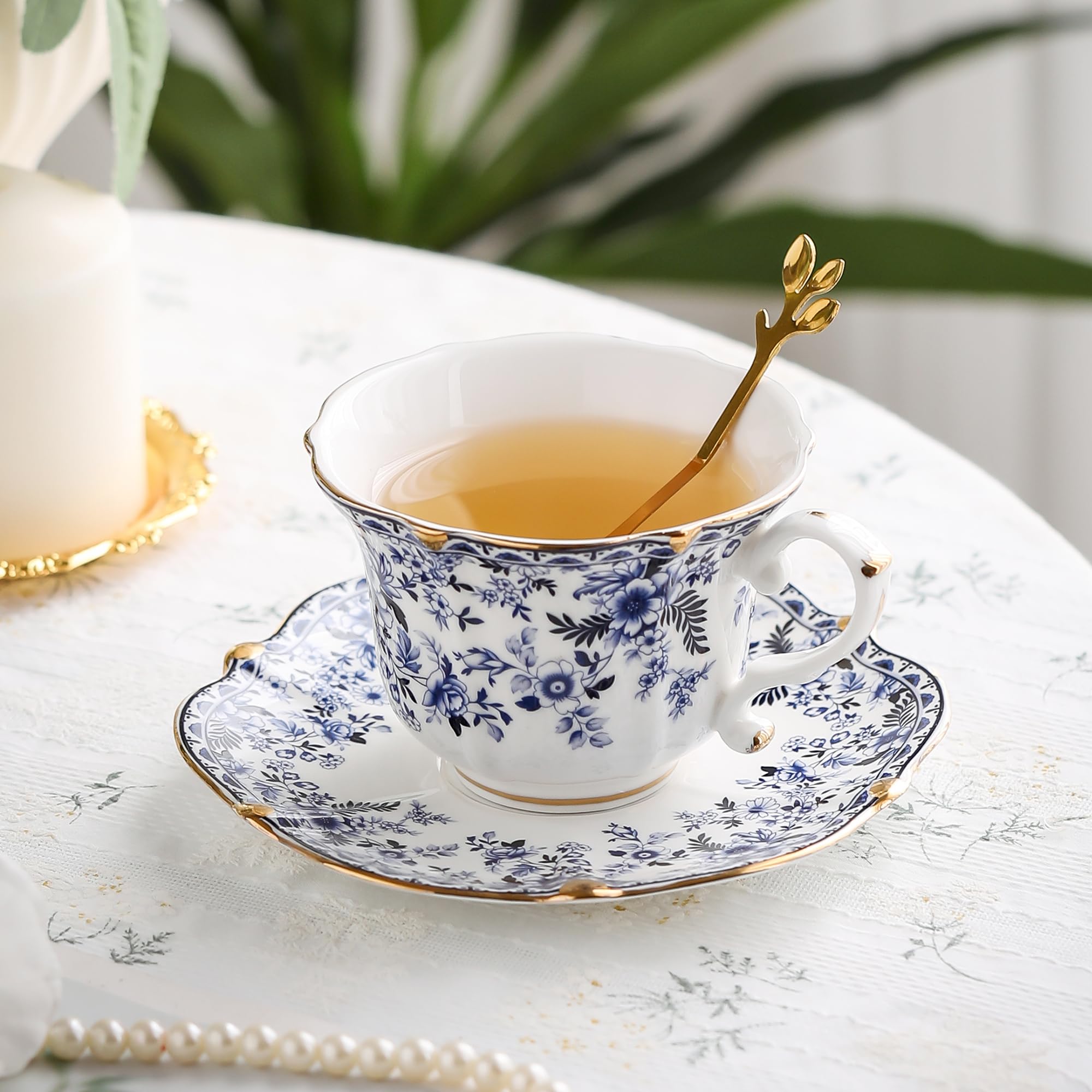 TATSUMI Country Roses cup showcases a decorative floral pattern.