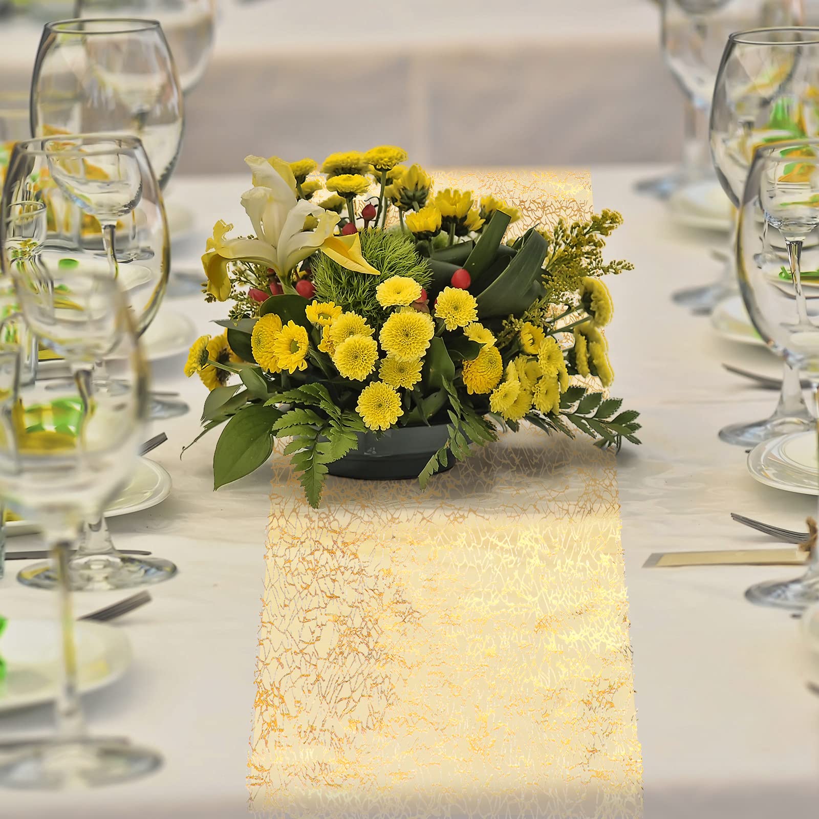 Tatuo durable polyester table runner is lightweight and reusable
