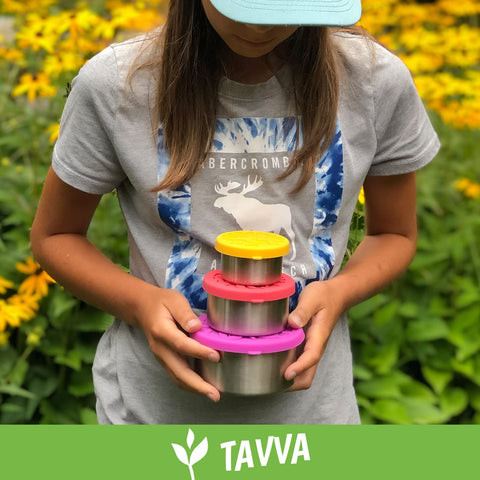 TAVVA kid-friendly open-close lid for easy school lunch access.