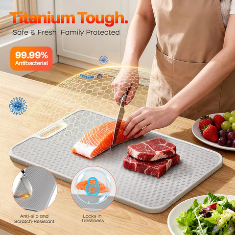 TBFWiCO dual-surface board with juice groove for liquids.