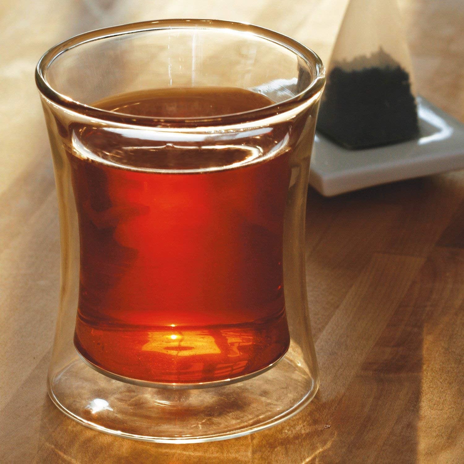 Tea Forte Poom keeps iced tea cold and condensation-free during gatherings.