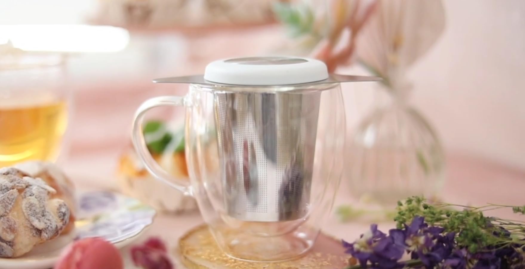 Teabloom Universal Tea Infuser wide two-handled design for safe lifting.