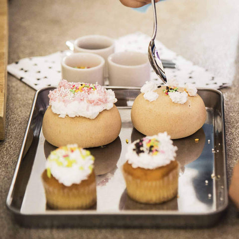 TeamFar compact trays keep the oven neat while roasting and baking.