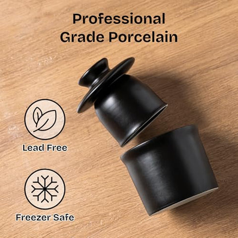 Teapeak bell-shaped lid enables easy, mess-free serving.