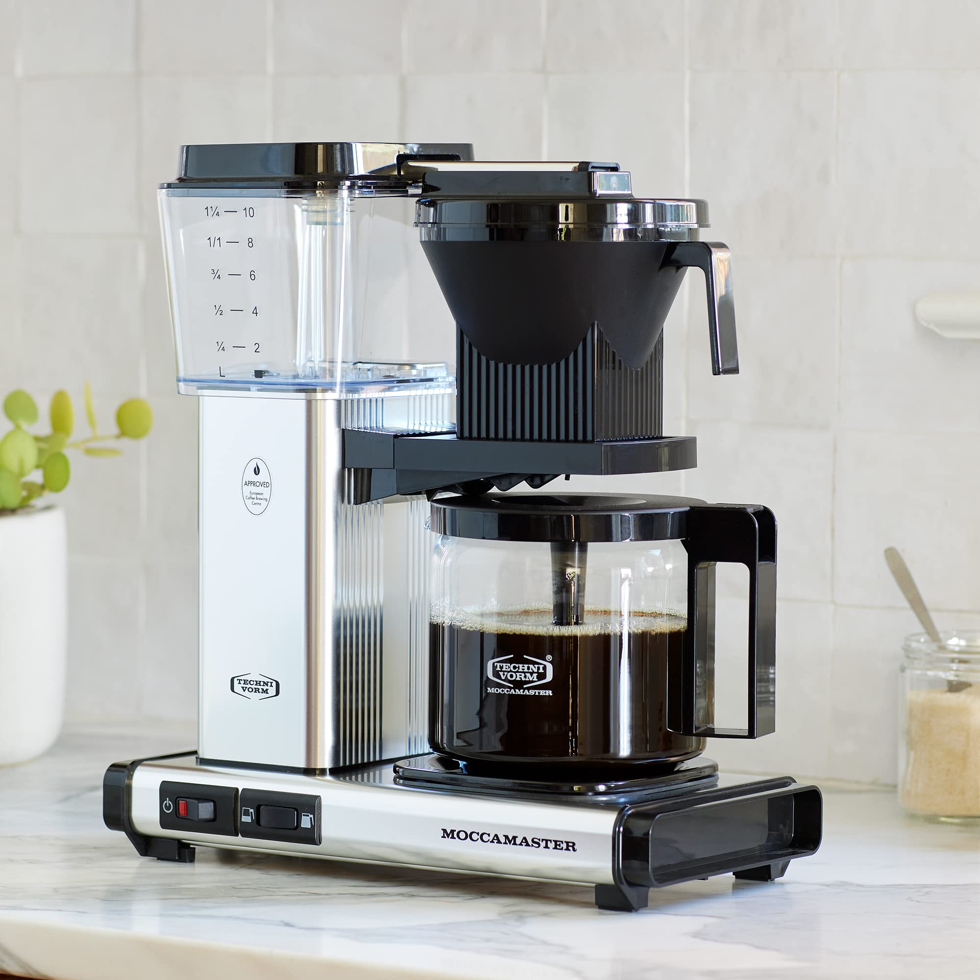Technivorm Moccamaster 53930 independent heating element delivers steady heat after brewing