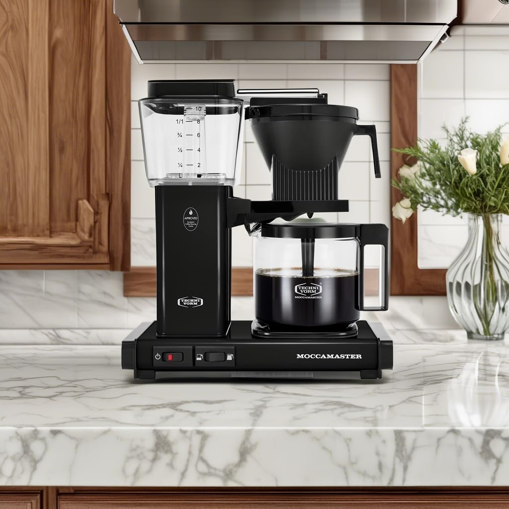 Technivorm Moccamaster KBGV 10-Cup carafe pouring with a steady pour.
