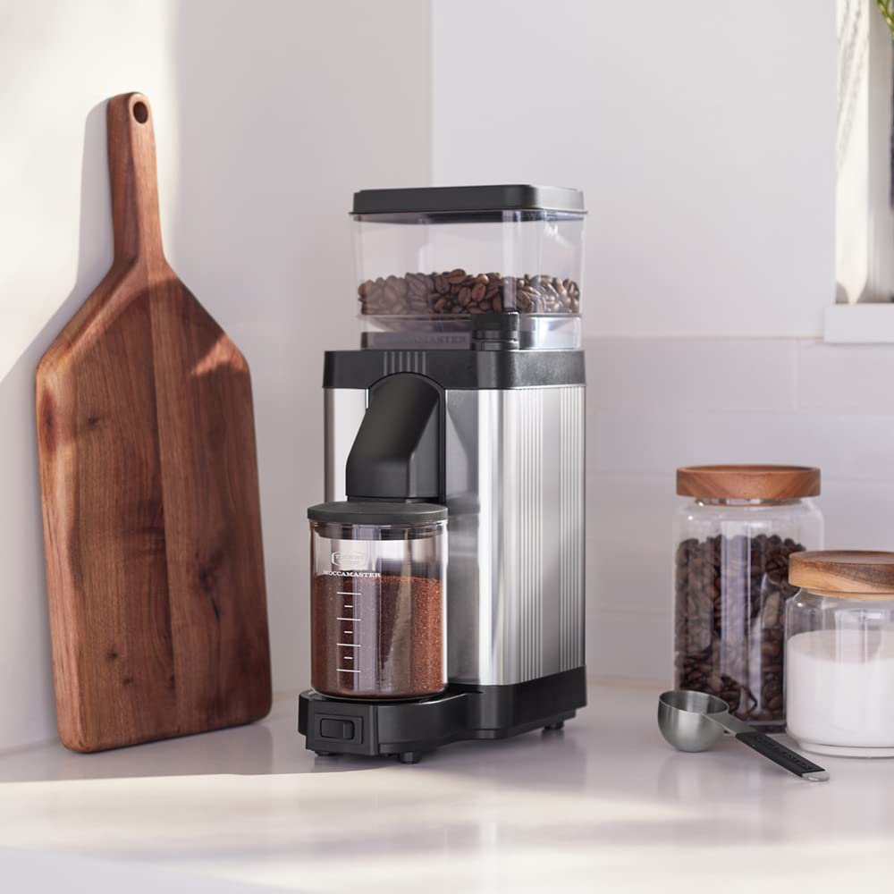KM5 static-dispensing spout reduces mess during grinding sessions.