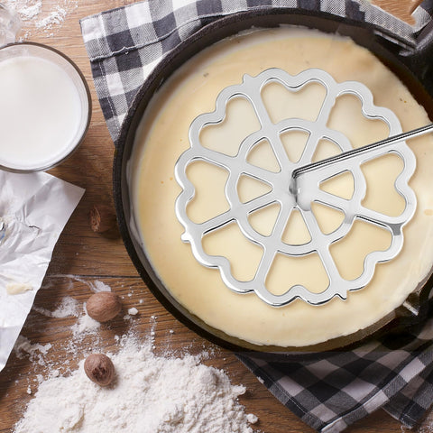 Teenyyou long baking handle provides comfortable leverage