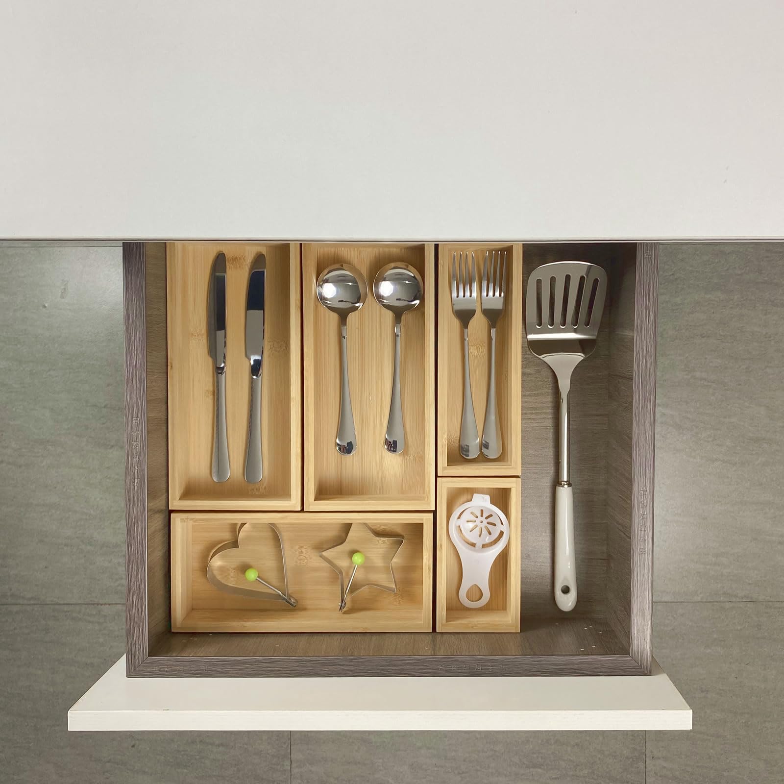 Teicui bathroom makeup organizer to keep cosmetics tidy and easy to find.