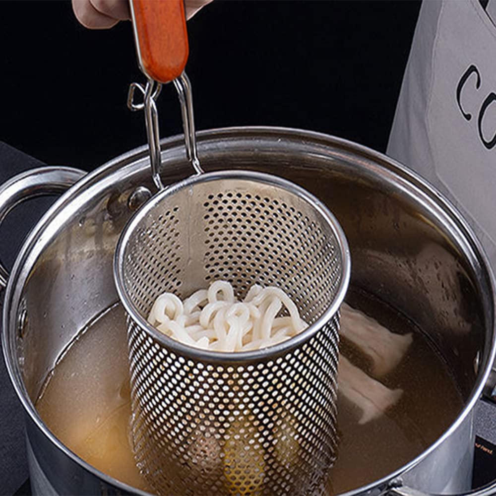 TENTA KITCHEN vegetable steam strainer for blanching and reheating vegetables.