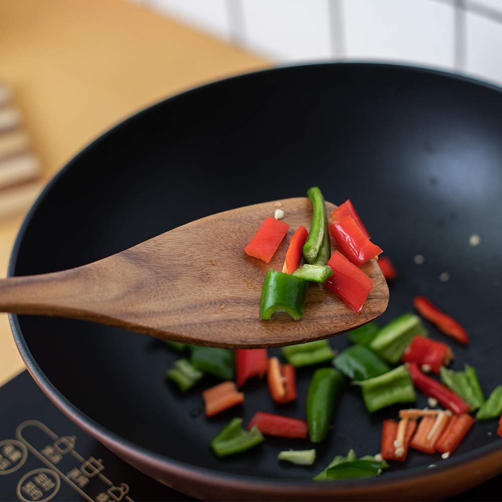 TEZZ wok spatula supports high-heat cooking gracefully.