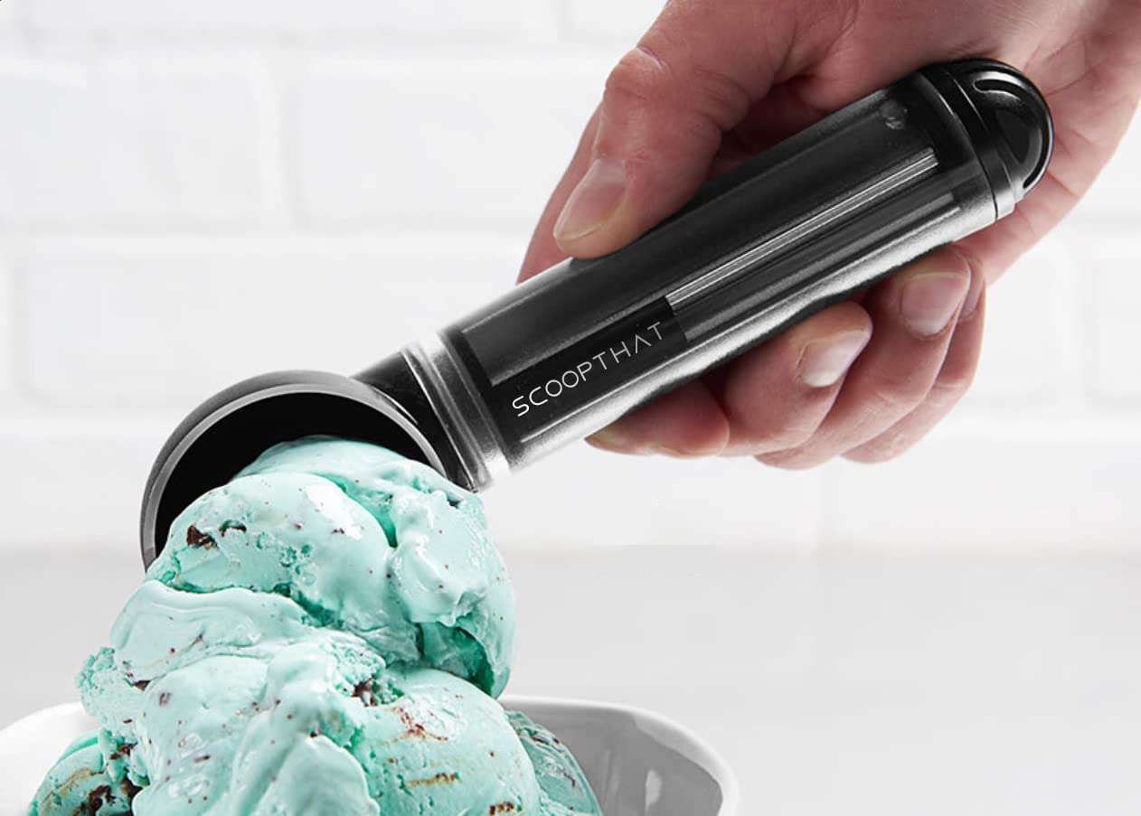 That Inventions ScoopTHAT Radius warming scoop black grey hero for smooth scooping